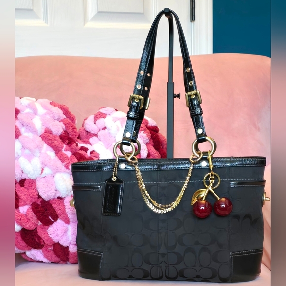Coach Handbags - Coach Signature Jacquard Gallery Tote (F11658)